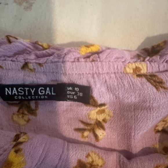 Nasty Gal Lavender two piece set with flower detailing 💐 - Picture 3 of 6